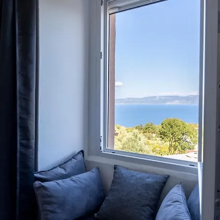 New Lovely Flat With Stunic View, Comfort Terrace,7001 Apartment