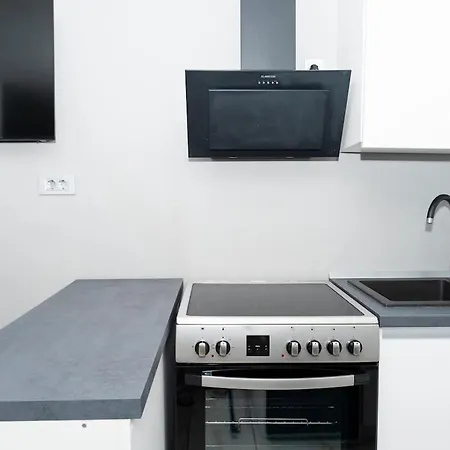 New Lovely Flat With Stunic View, Comfort Terrace,7001 Apartment