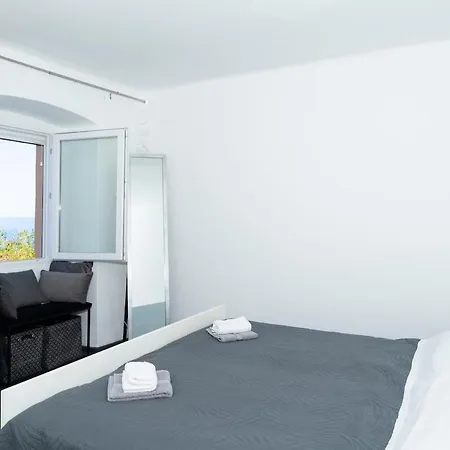 New Lovely Flat With Stunic View, Comfort Terrace,7001