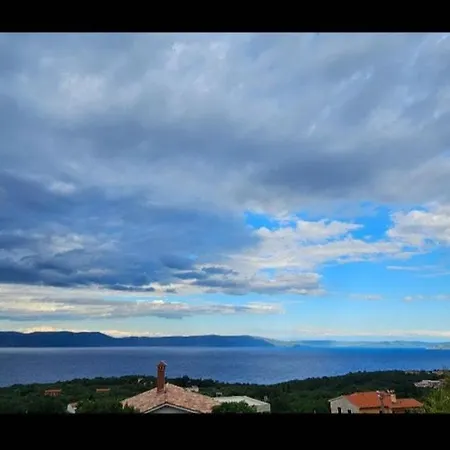 New Lovely Flat With Stunic View, Comfort Terrace,7001 Apartment