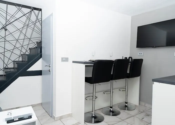 Peaceful Flat With Stunic View, Comfort Terrace,pet Welcome,7001 *
